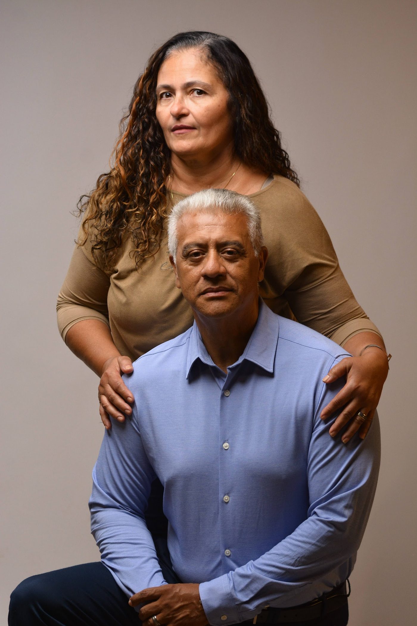 João Alexandre abraçado à esposa